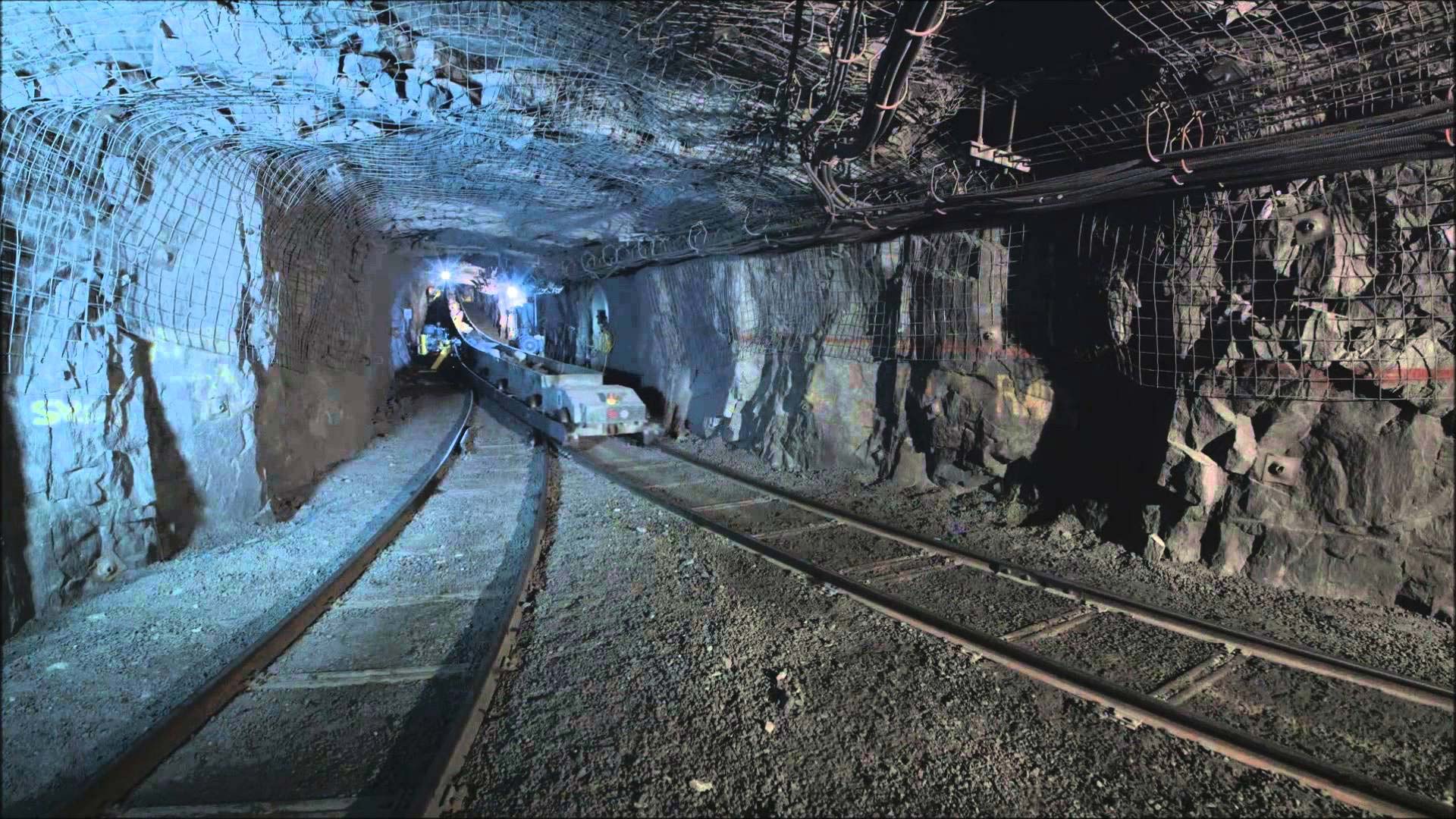 Каменный уголь шахта. Rail-Veyor транспортная система. Шахта. Шахта по добыче угля. Каменный уголь добыча в шахте.